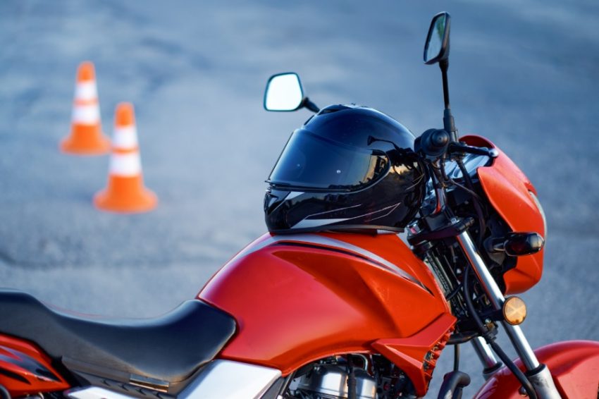 バイクとヘルメット